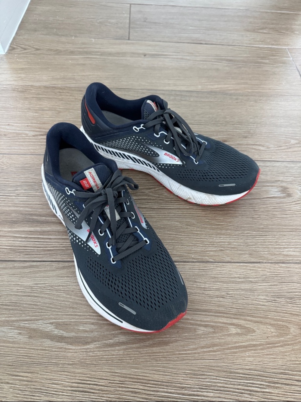Brooks Men's Black and Red Running Shoes